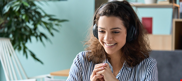 Business woman on laptop